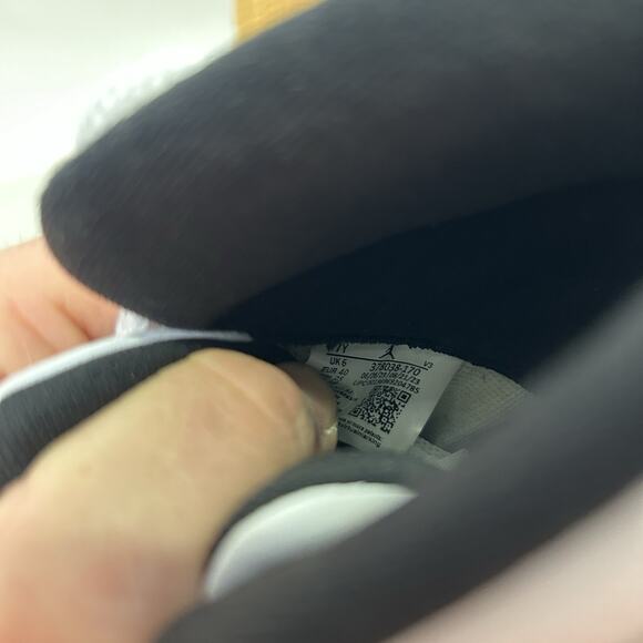 Nike Air Jordan 11 Retro GS “Gratitude/Defining Moments” - Picture 8 of 8